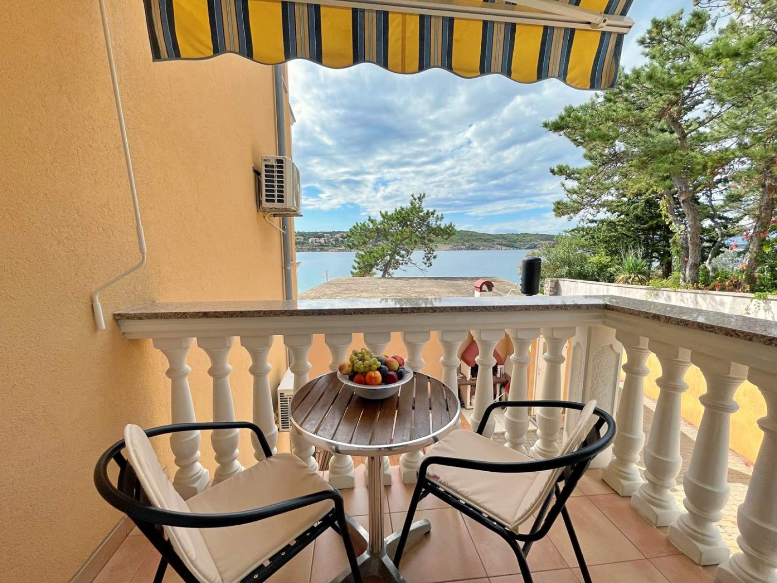 Appartamento Tiha Lili 2 – 10 m dalla spiaggia, vista mare