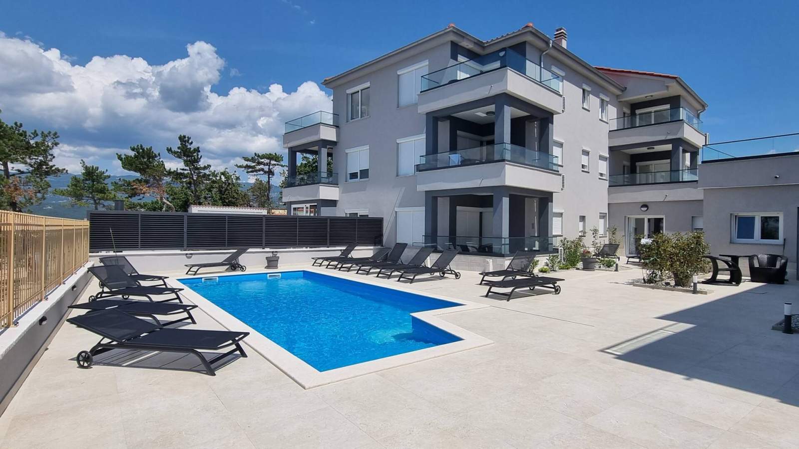 Apartman Punta Šilo B3 – bazen i pogled more