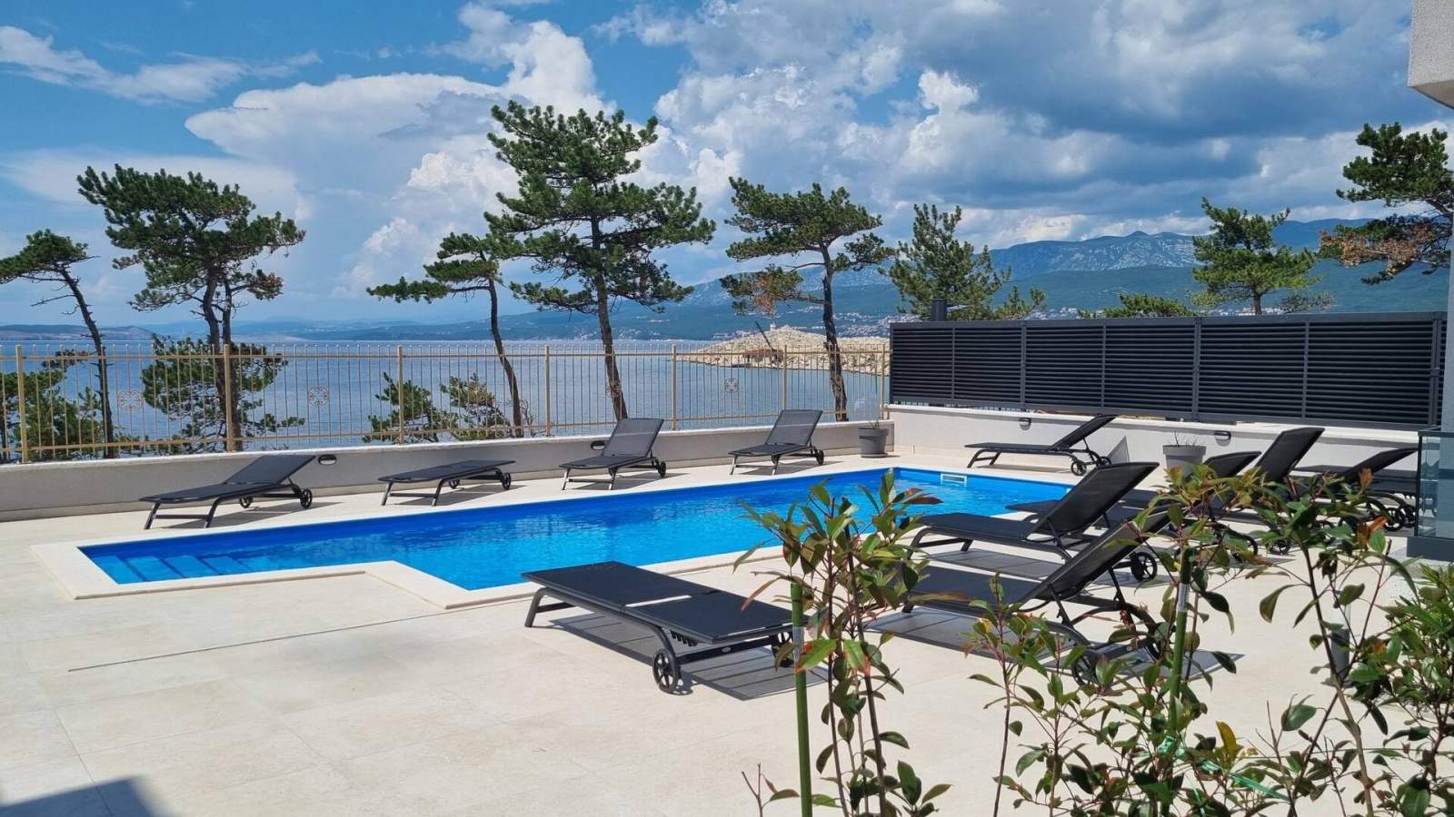 Apartman Punta Šilo B3 – bazen i pogled more