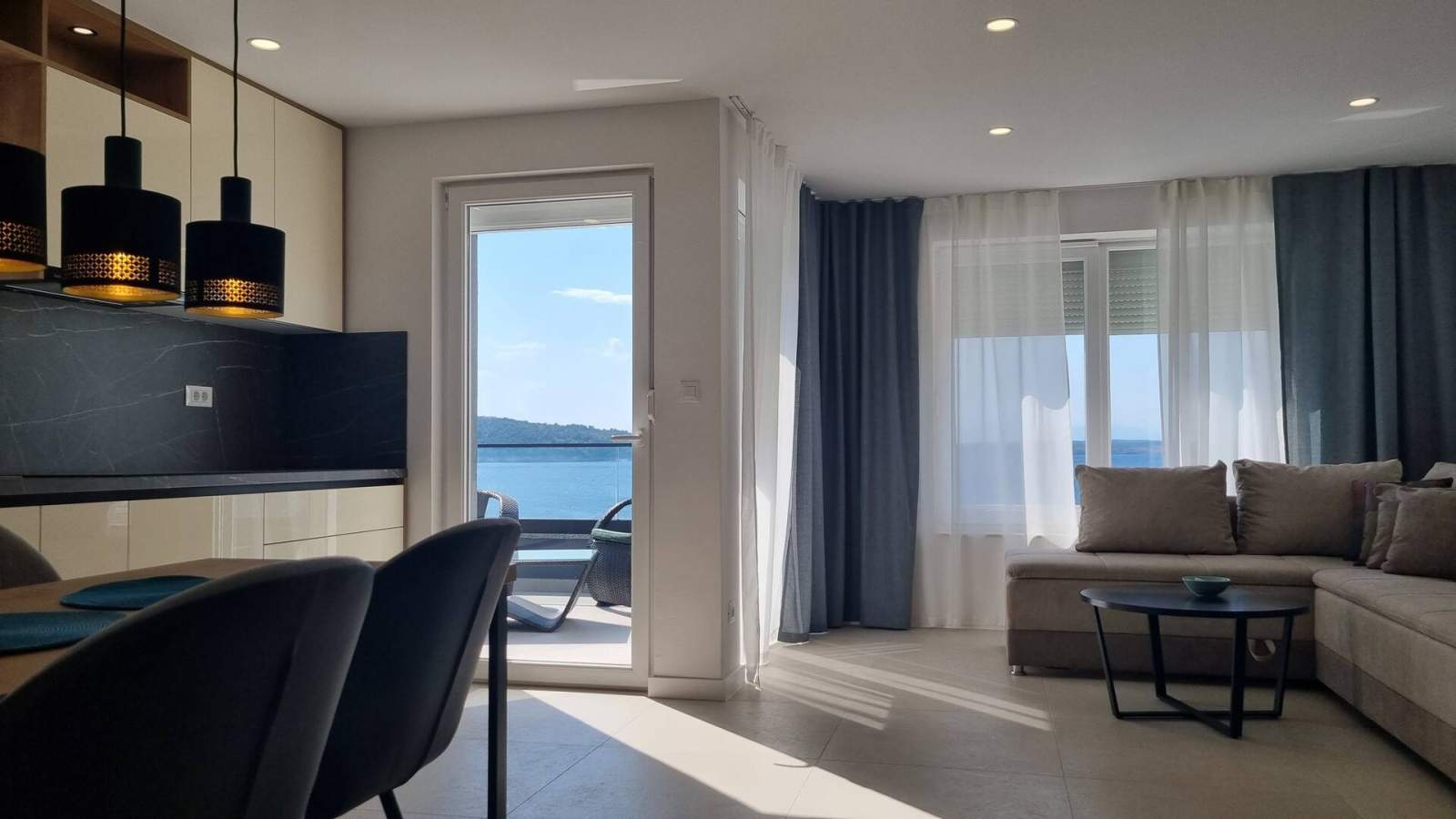 Appartamento Punta Silo B8 – piscina e vista mare