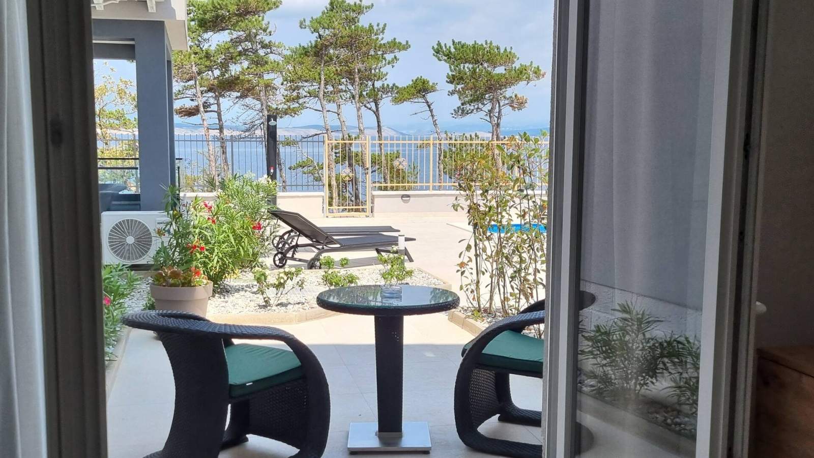 Studio apartman Punta Šilo A3 – bazen i pogled more