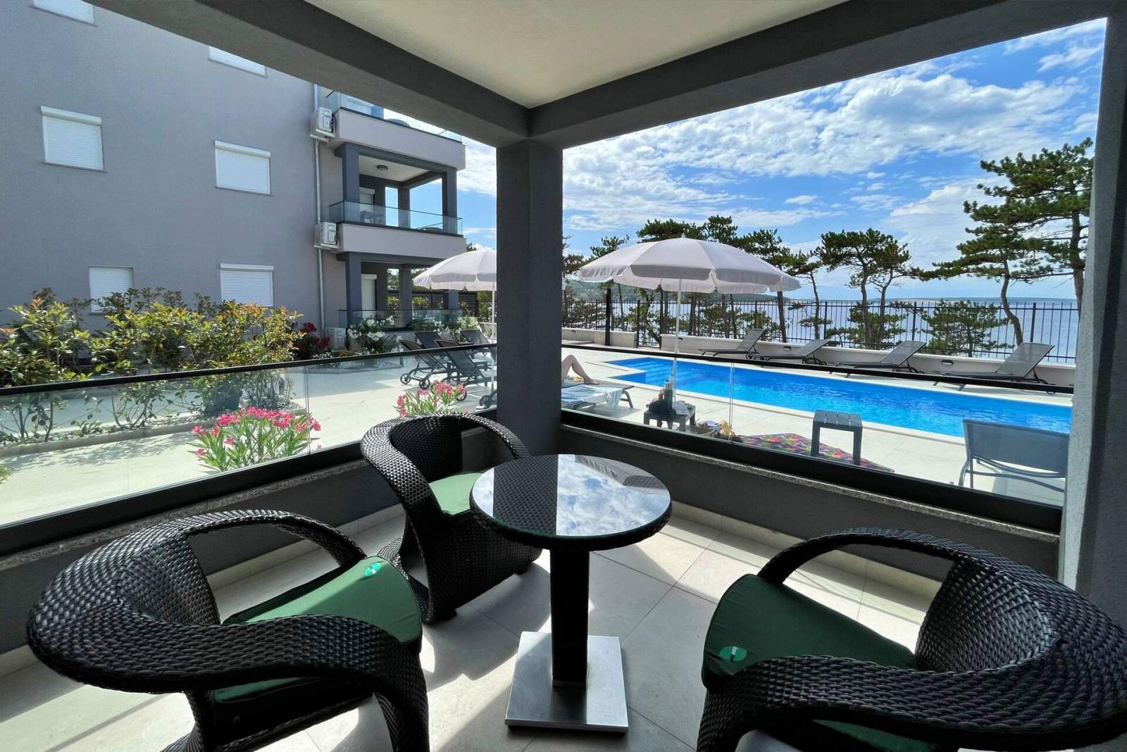 Apartman Punta Šilo B1 – bazen i pogled more