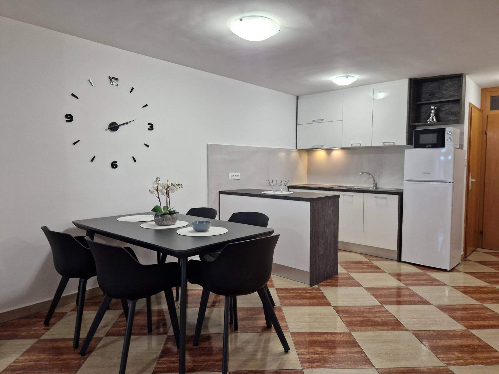 Apartman Brnic AQ 1 – s Balkonom, 90 m od Plaže