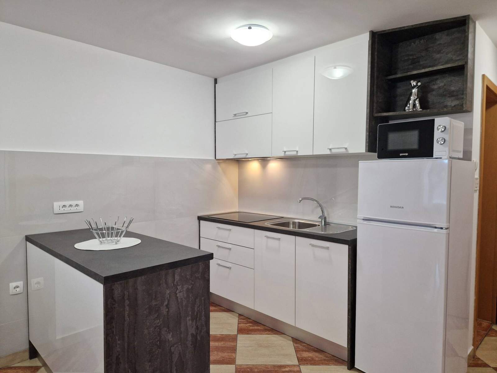 Apartman Brnic AQ 1 – s Balkonom, 90 m od Plaže