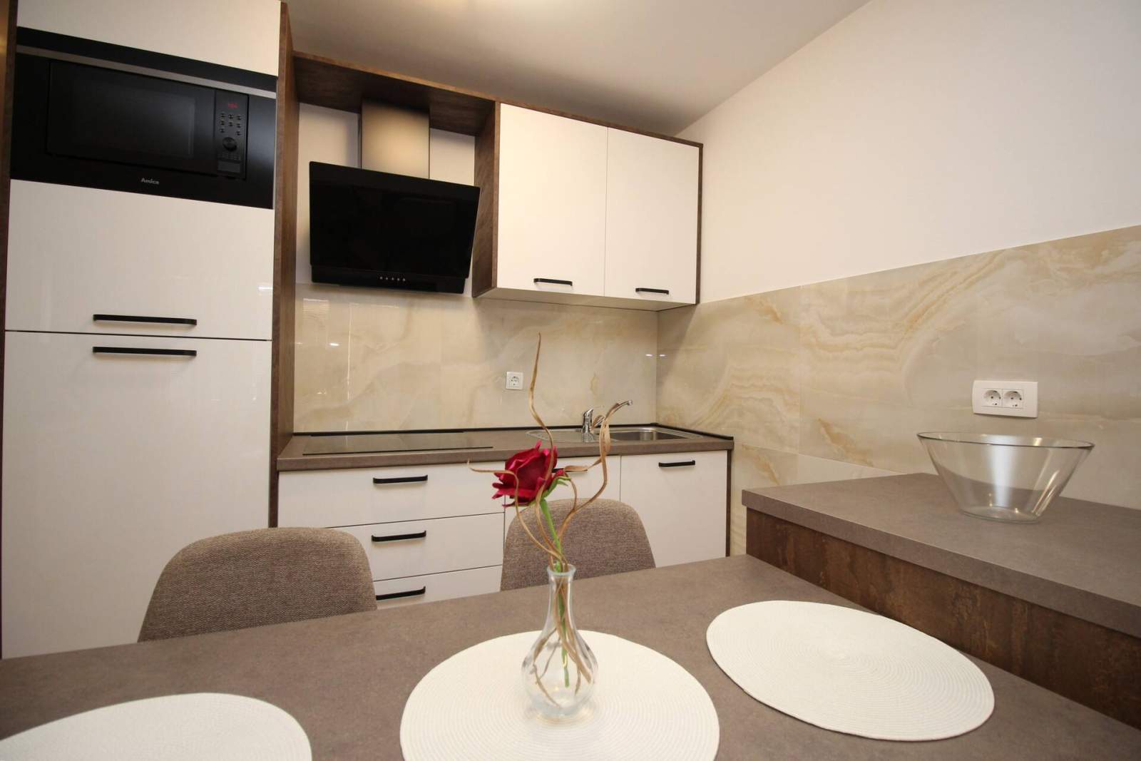 Apartman Brnic AQ 3 – s Balkonom, 90 m od Plaže