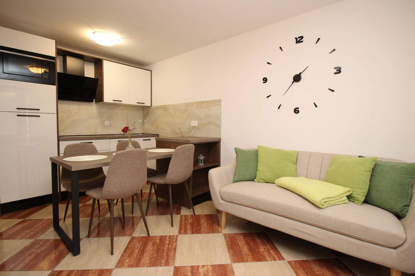 Apartman Brnic AQ 3 – s Balkonom, 90 m od Plaže