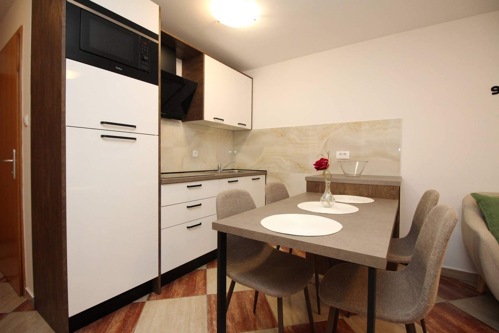 Apartman Brnic AQ 3 – s Balkonom, 90 m od Plaže