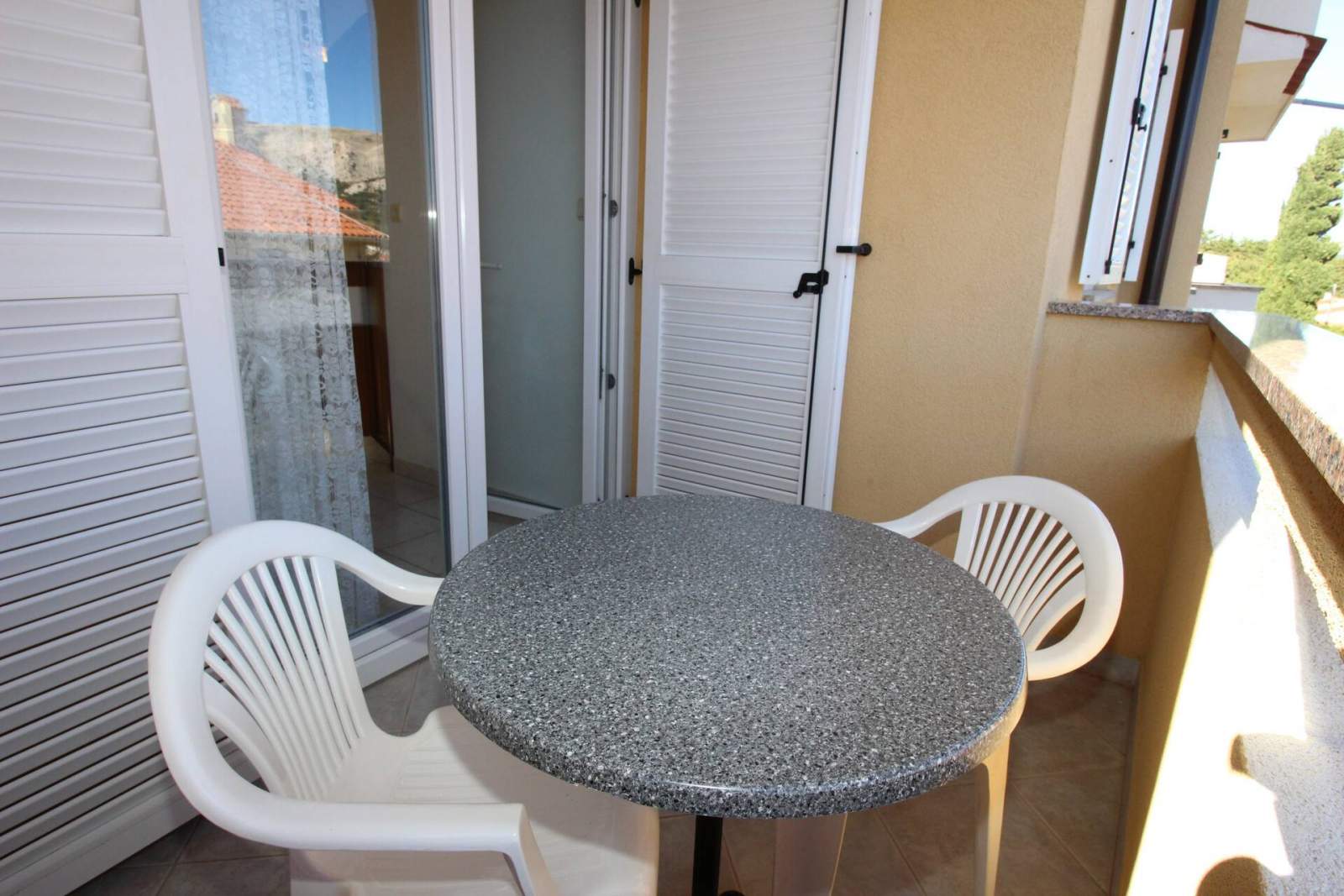 Capic Z4 – Appartamento con balcone e posto auto, a 300 m dalla spiaggia