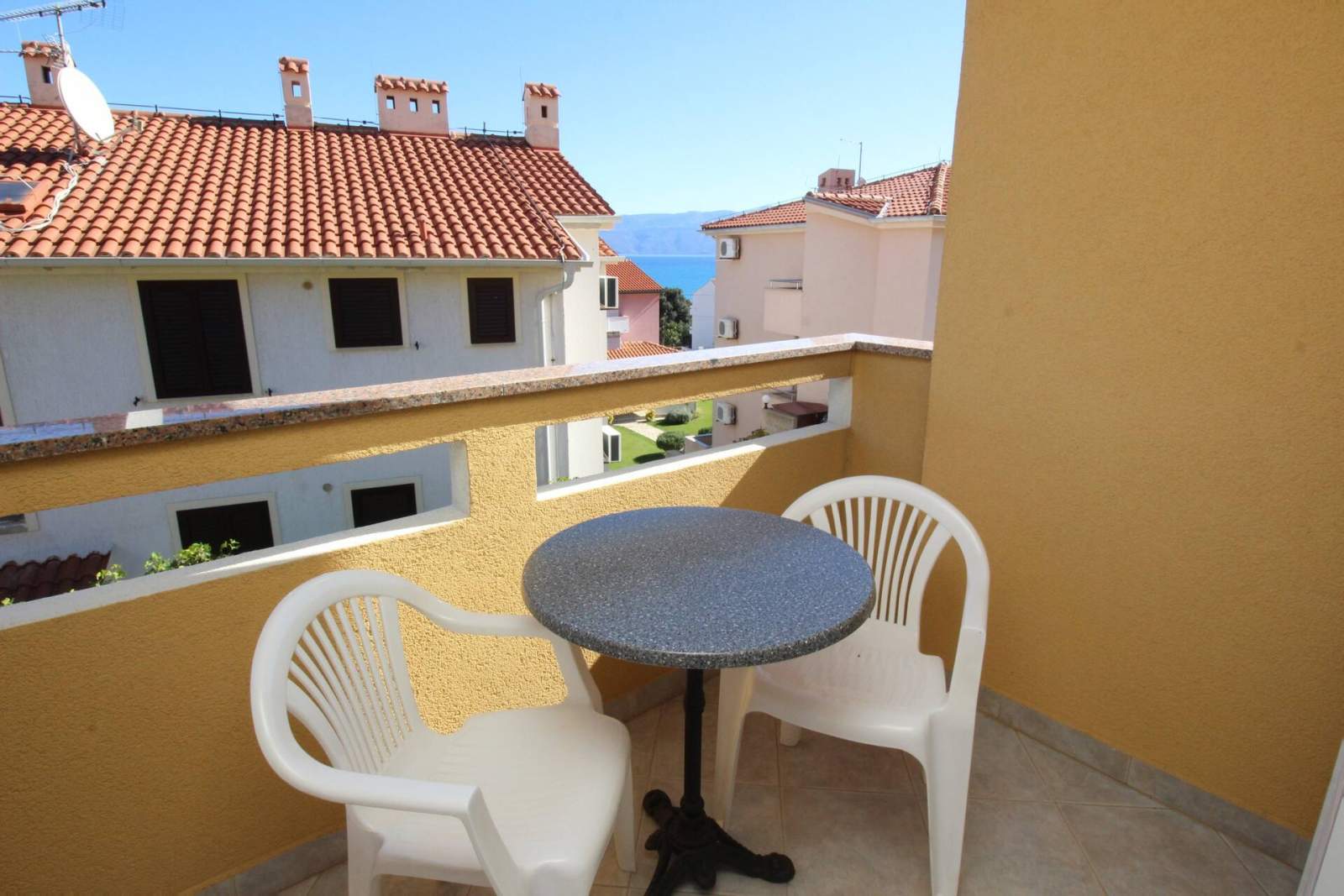 Capic Z4 – Appartamento con balcone e posto auto, a 300 m dalla spiaggia