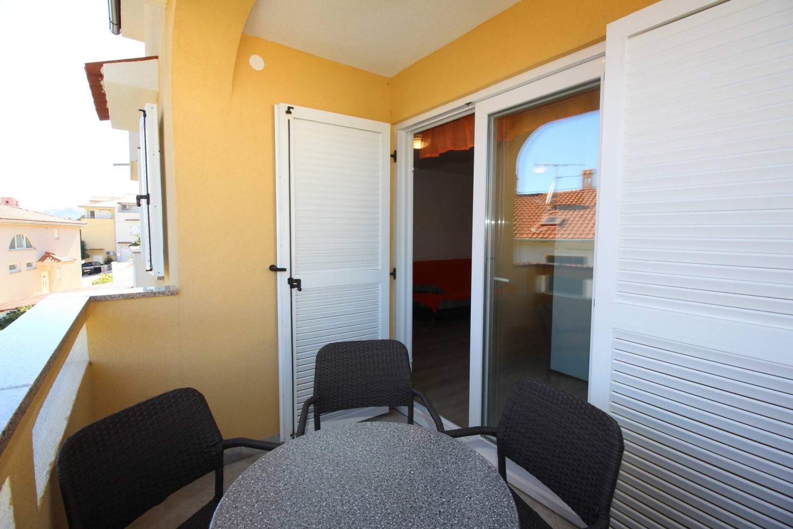 Capic Z5 – Appartamento con balcone e posto auto, a 300 m dalla spiaggia