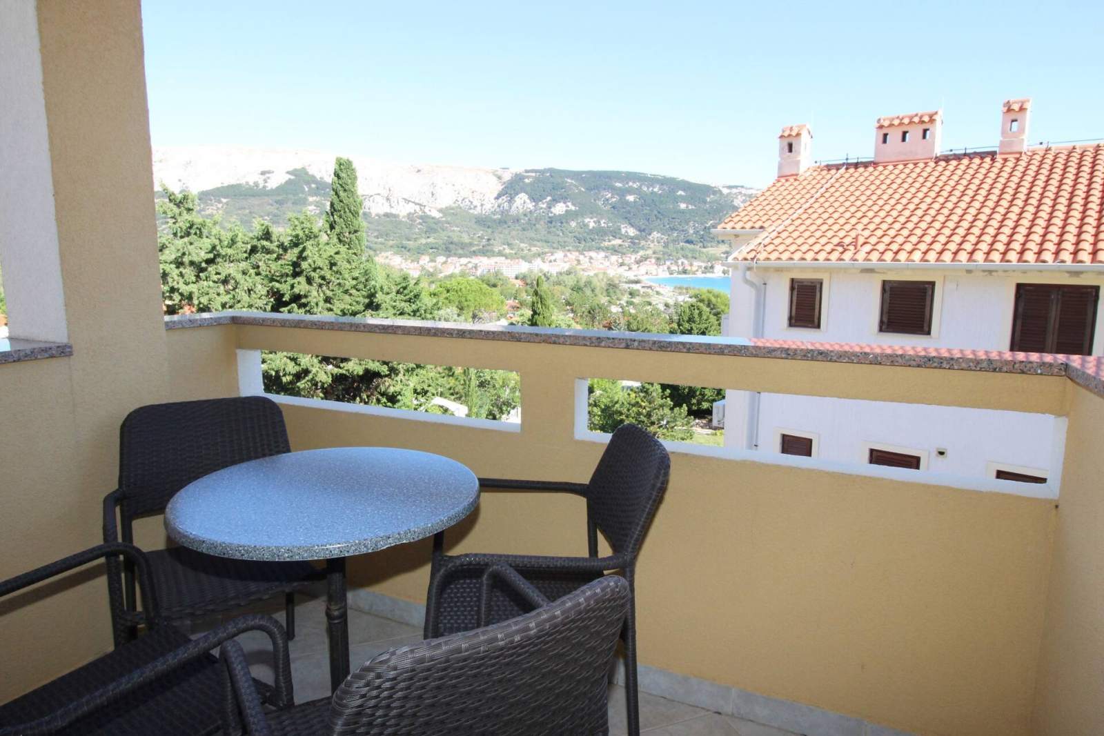 Capic Z5 – Appartamento con balcone e posto auto, a 300 m dalla spiaggia