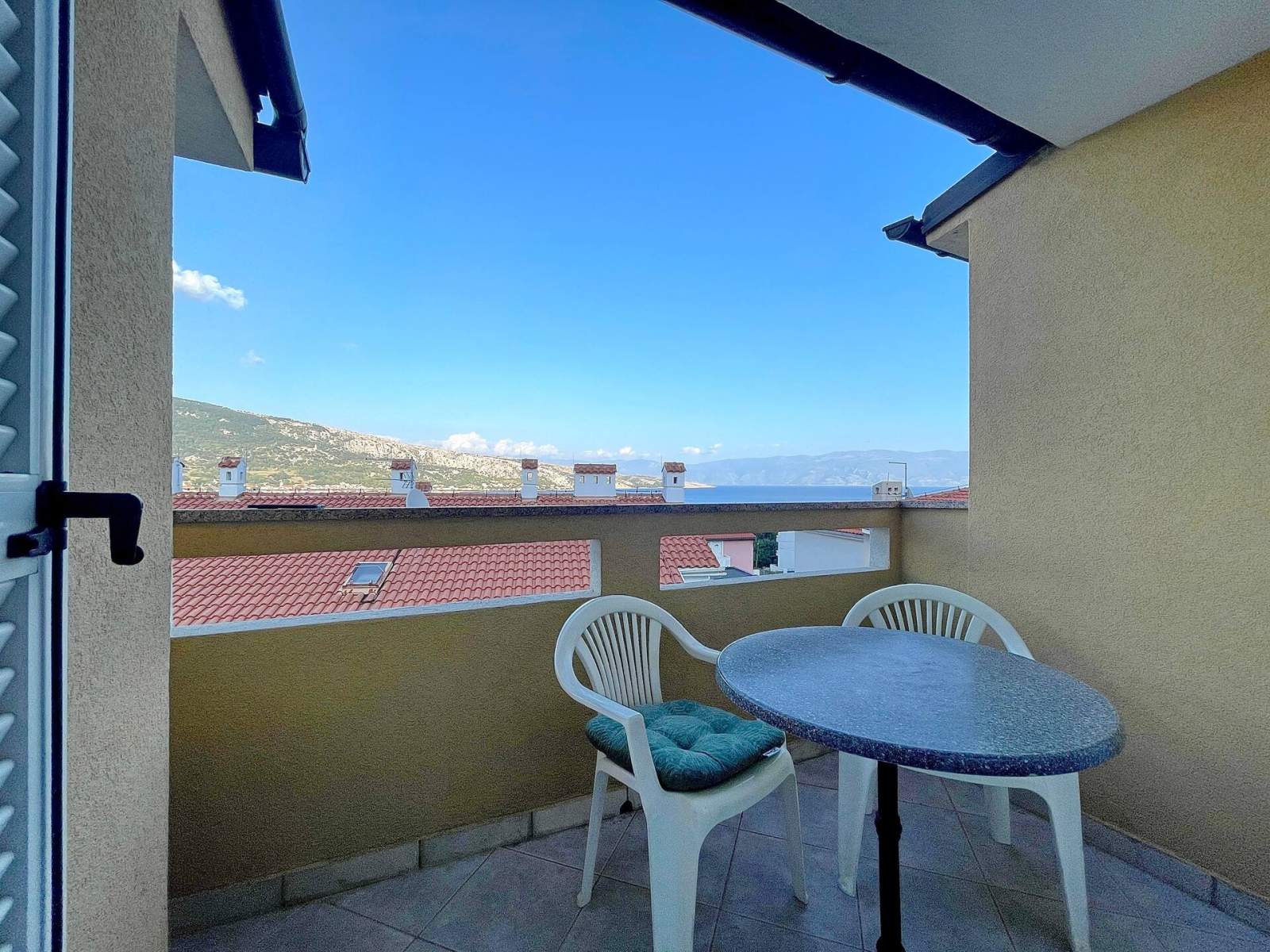 Capic Z6 – Appartamento con balcone e posto auto, a 300 m dalla spiaggia