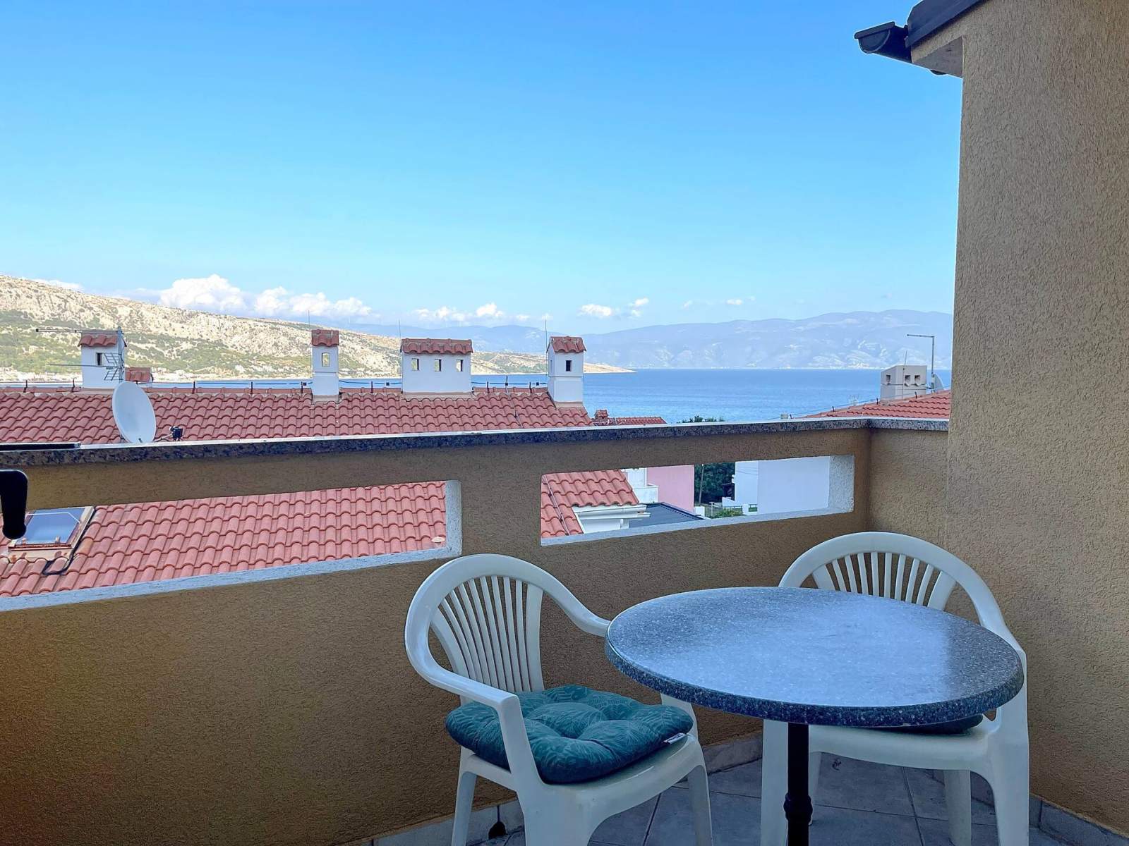 Capic Z6 – Appartamento con balcone e posto auto, a 300 m dalla spiaggia