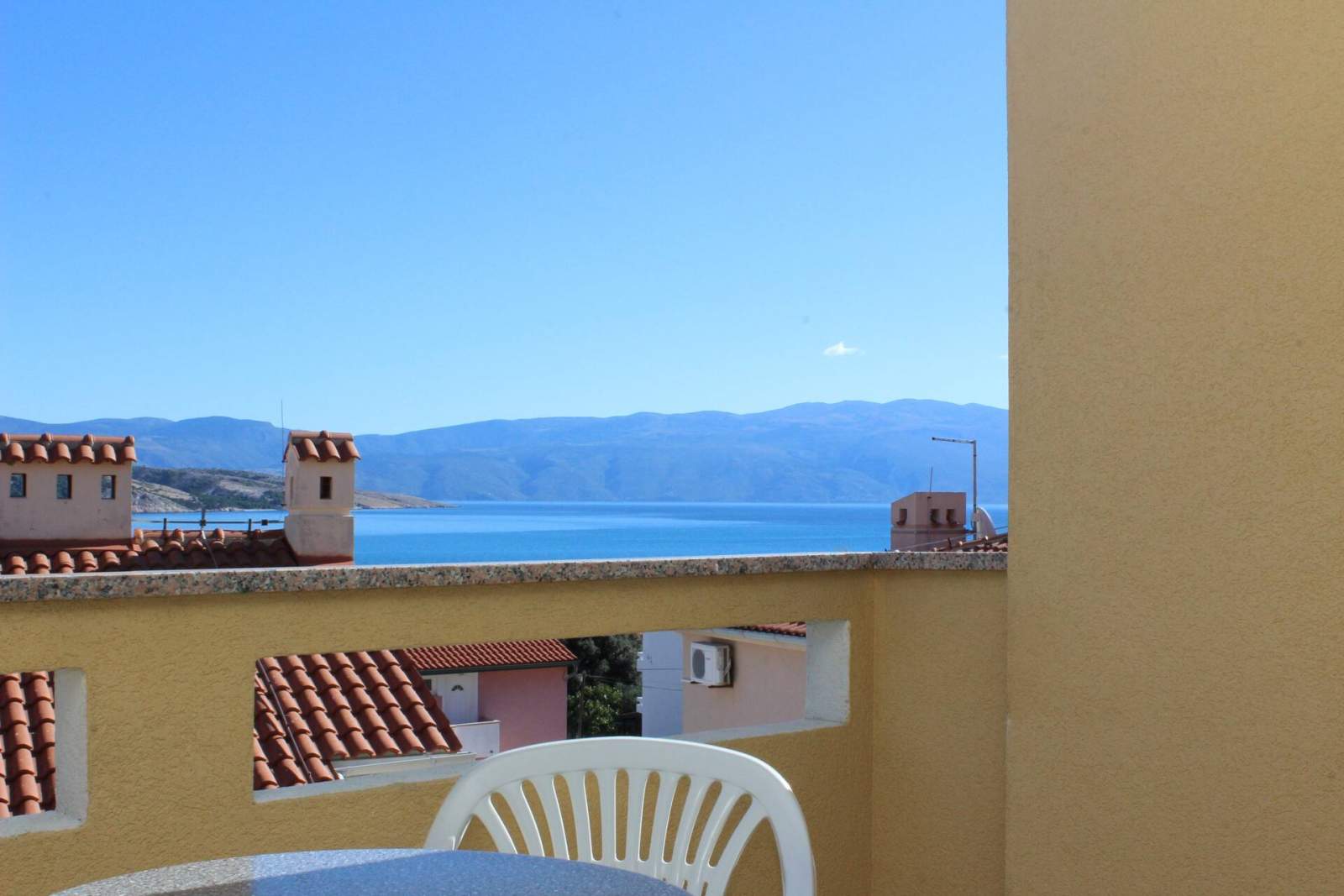 Capic Z6 – Appartamento con balcone e posto auto, a 300 m dalla spiaggia