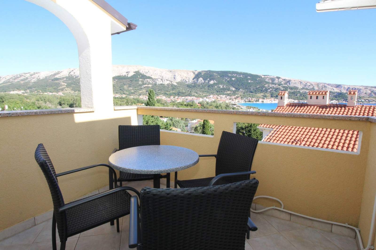 Capic Z7 – Appartamento con balcone e posto auto, a 300 m dalla spiaggia