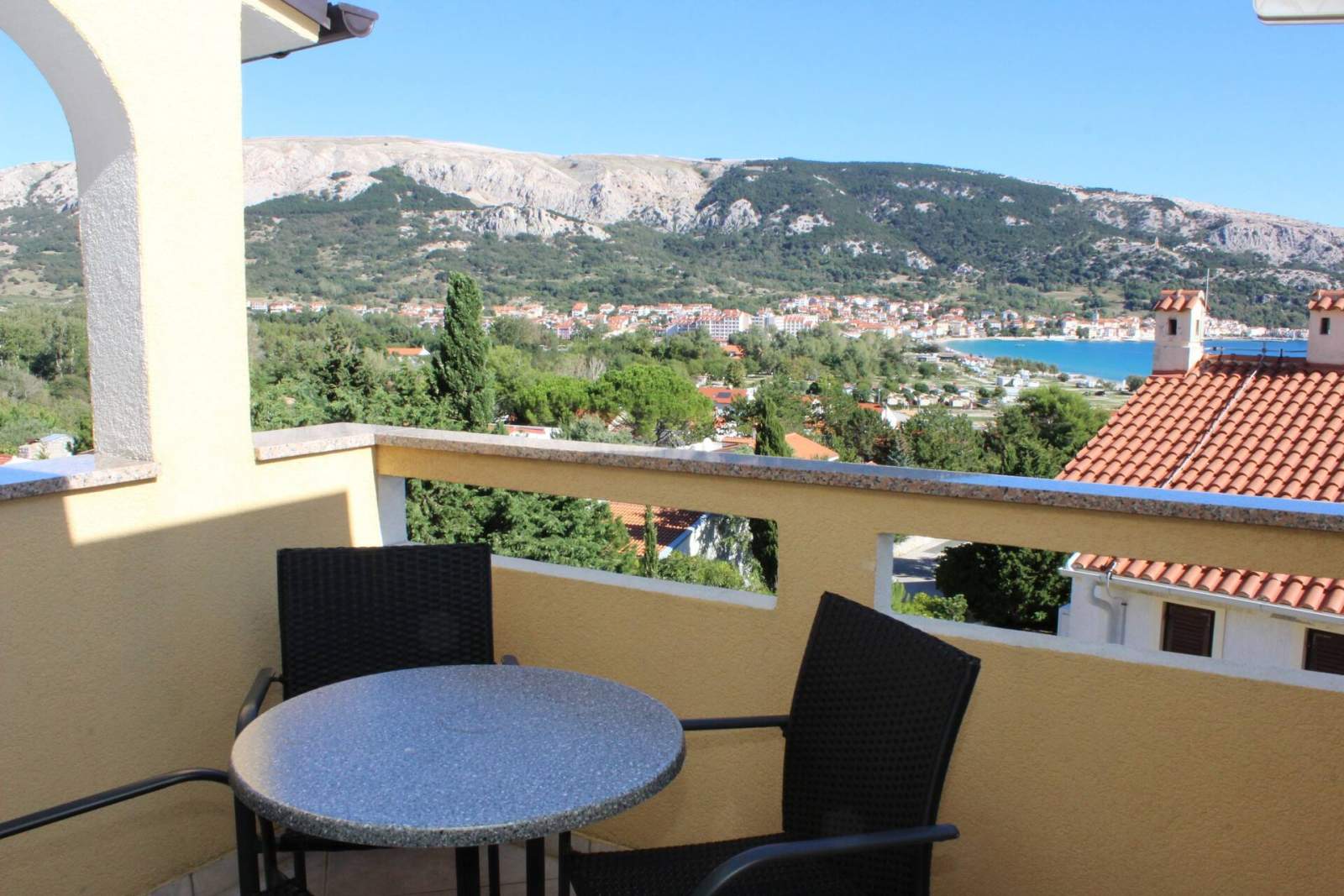 Capic Z7 – Appartamento con balcone e posto auto, a 300 m dalla spiaggia