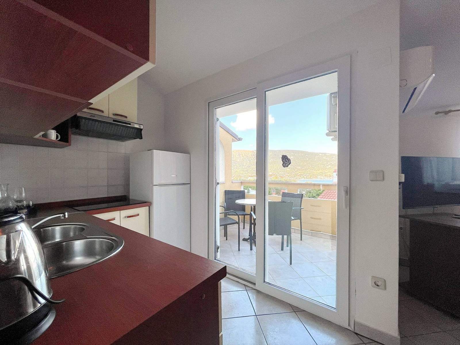 Capic Z7 – Appartamento con balcone e posto auto, a 300 m dalla spiaggia