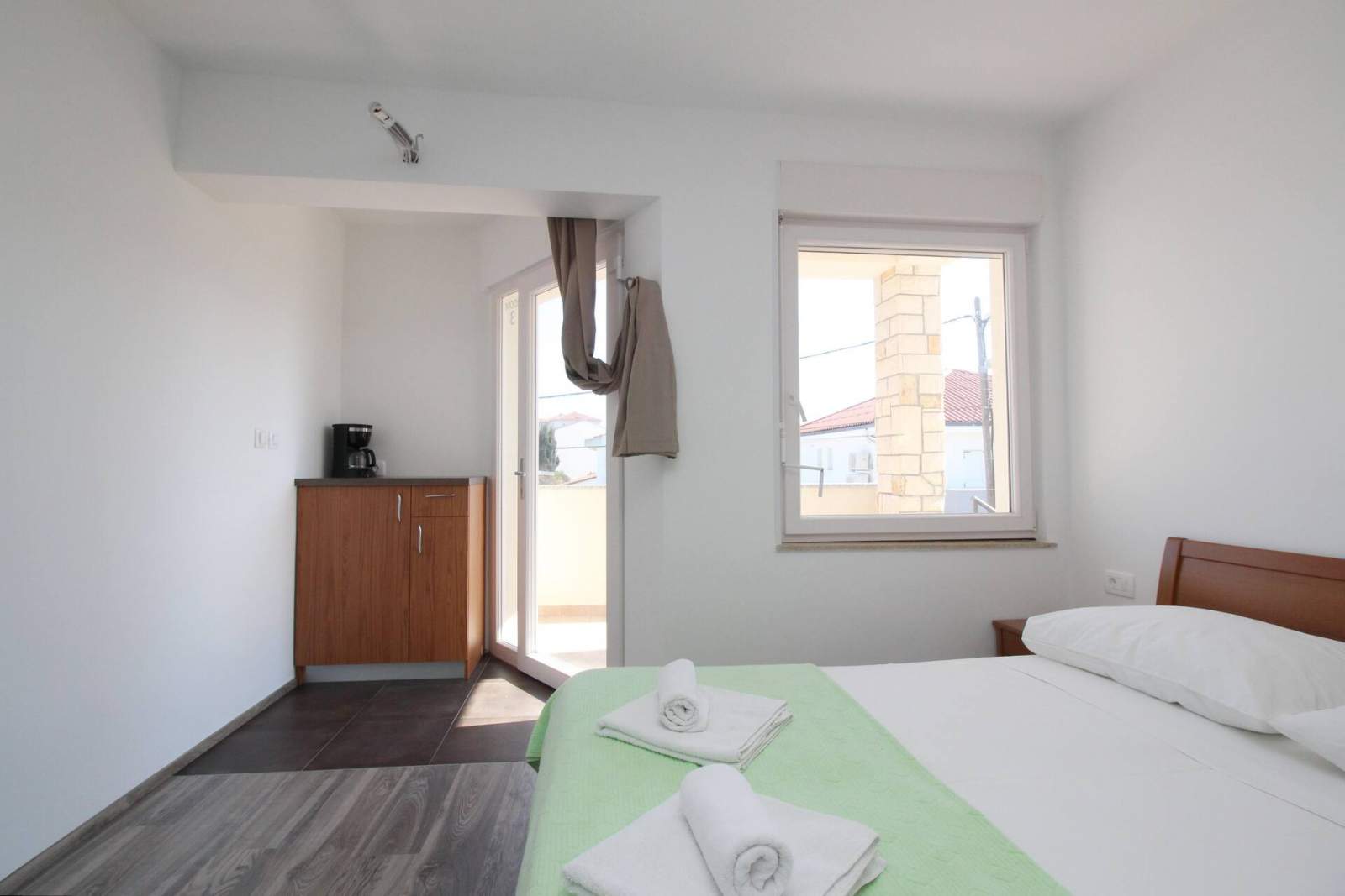 Camera Dekanic n.3 – con mini frigorifero e balcone
