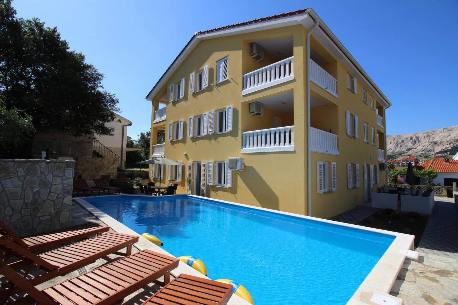 Appartamento Gorica 1 n.7 – con piscina, a 200 m dalla spiaggia