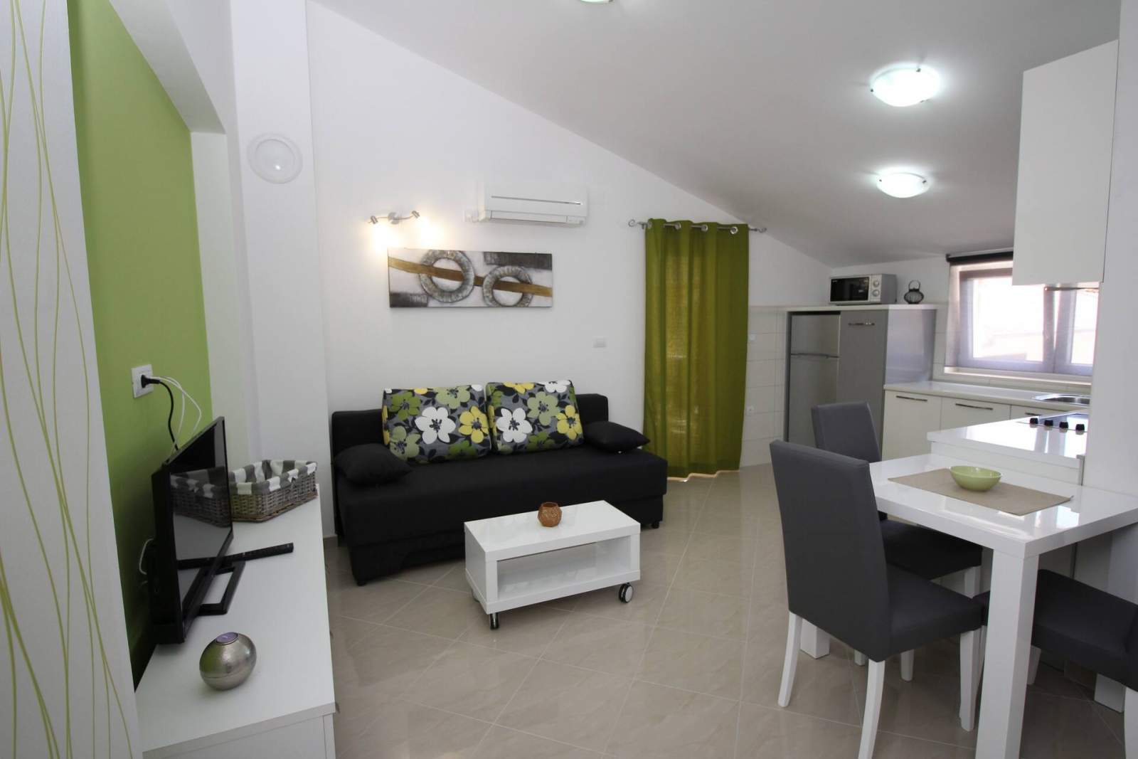 Appartamento Gorica 1 n.7 – con piscina, a 200 m dalla spiaggia