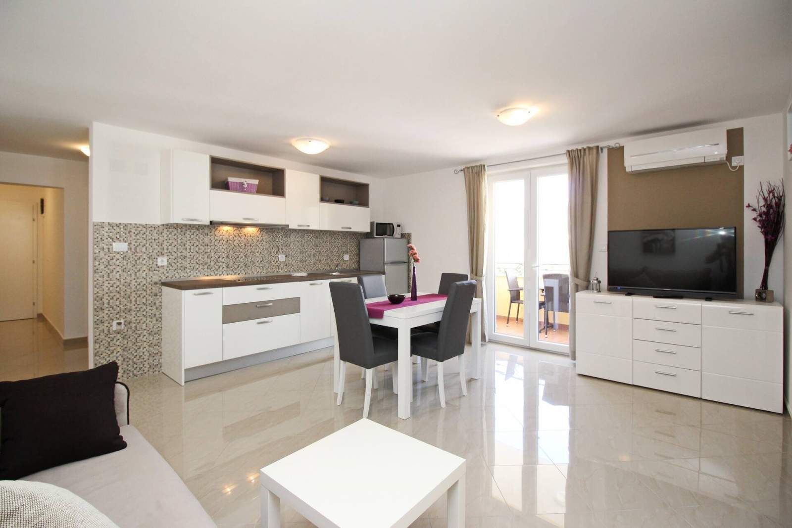 Appartamento Gorica 2 n.5 – con balcone e piscina