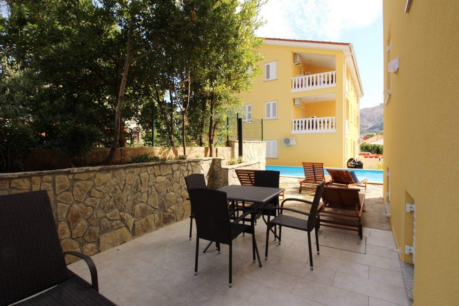 Monolocale Gorica 2 n.11 – con piscina, al piano seminterrato