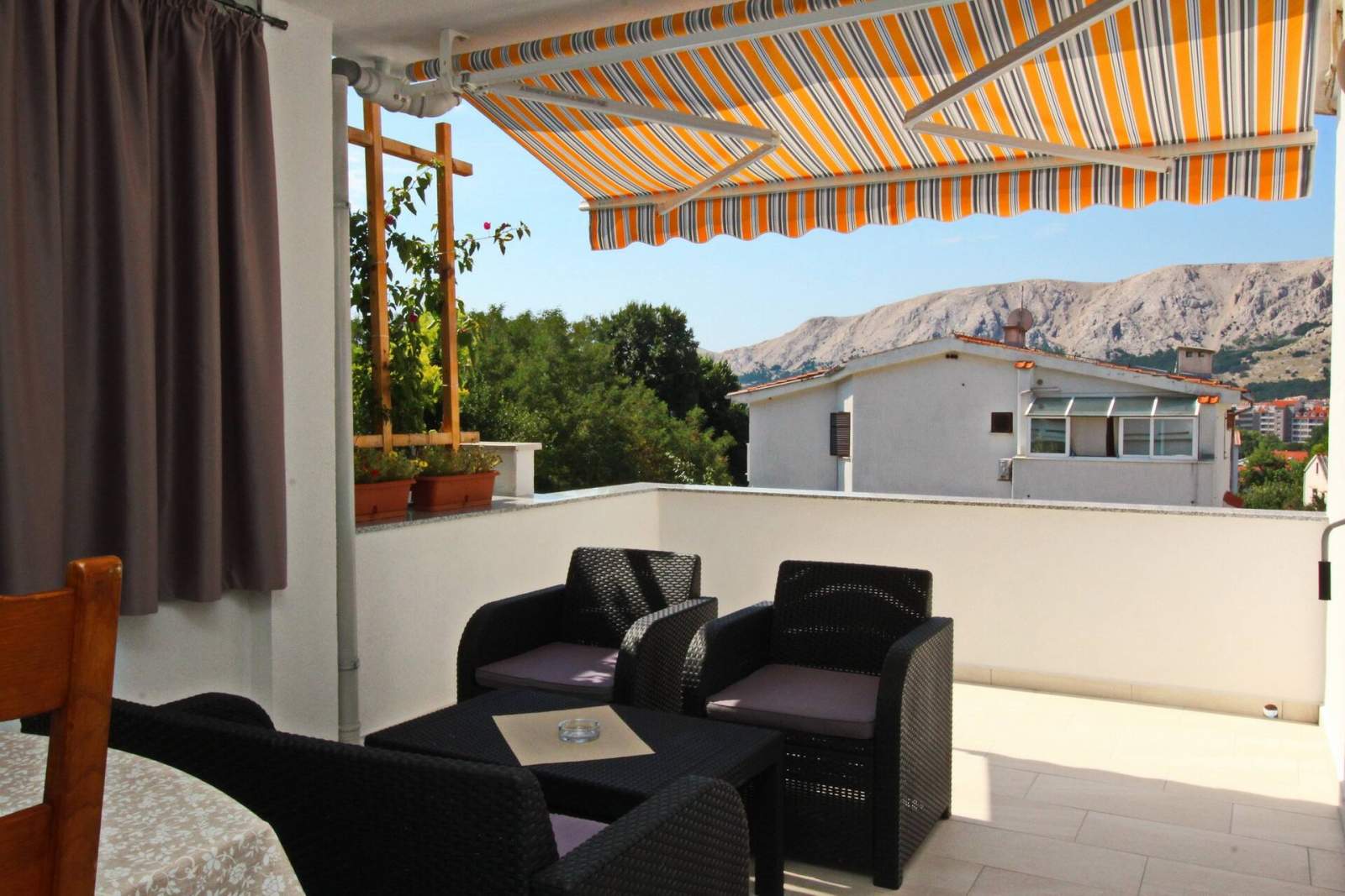 Appartamento Karamarko – con balcone grande