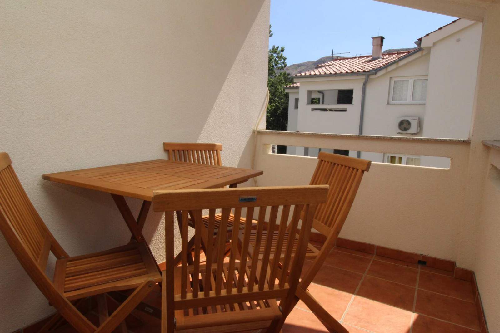 Appartamento Knezevic – con balcone e parcheggio