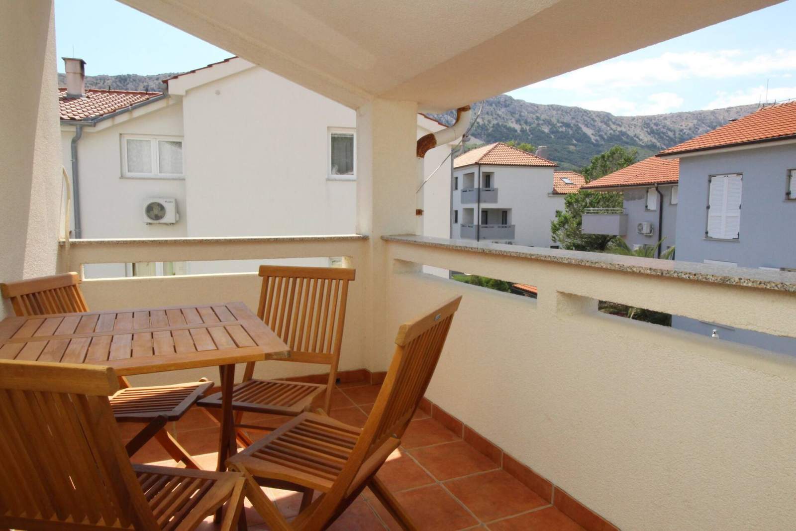 Appartamento Knezevic – con balcone e parcheggio