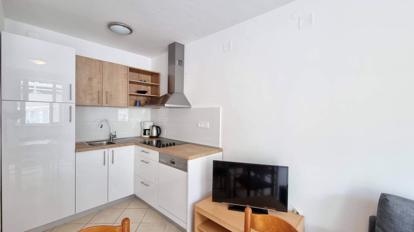 Appartamento Lovinci No.3 – con terrazza, a 200 m dalla spiaggia