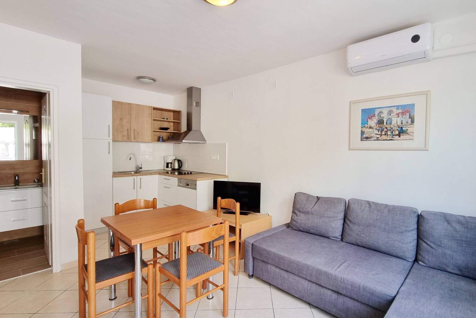 Appartamento Lovinci No.3 – con terrazza, a 200 m dalla spiaggia