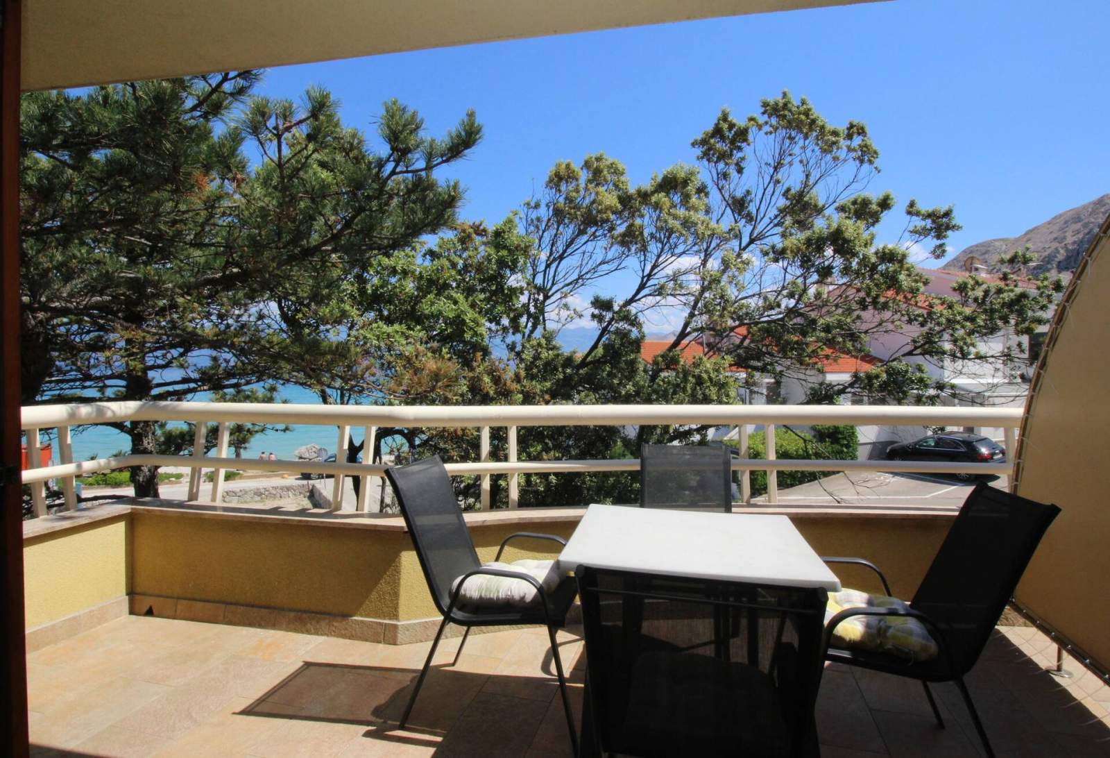 Apartment Mrkus more - with Balcony and Sea View, near the Beach