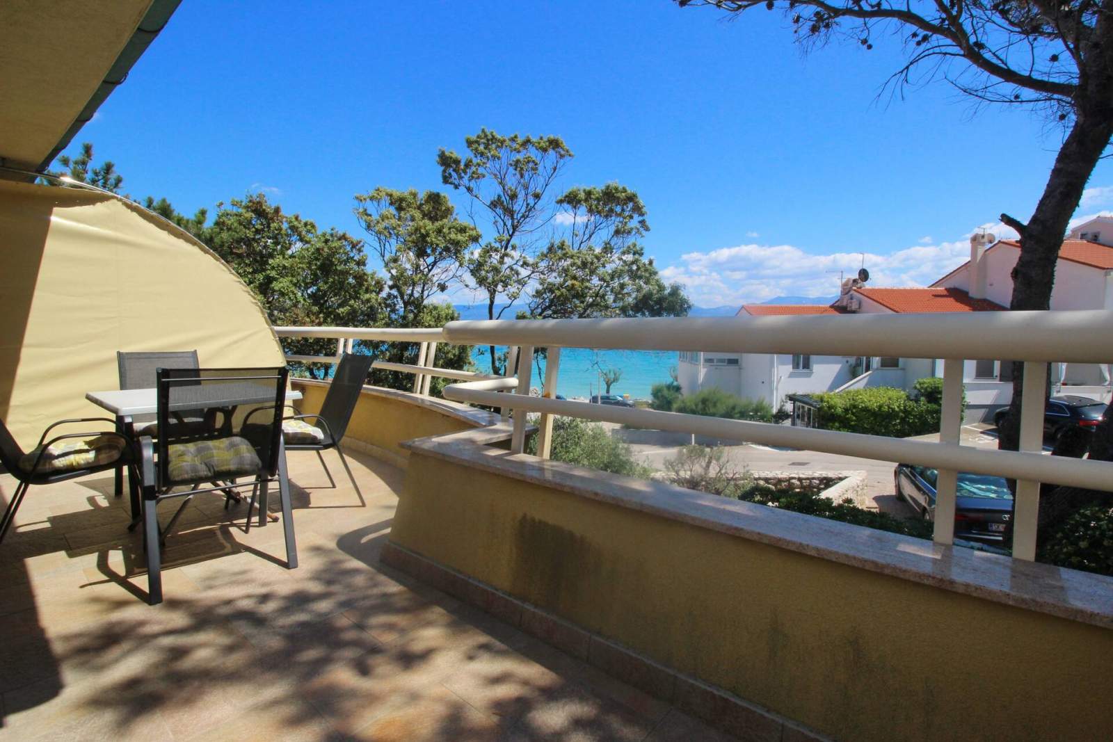 Appartamento Mrkus brdo - con balcone, vicino alla spiaggia