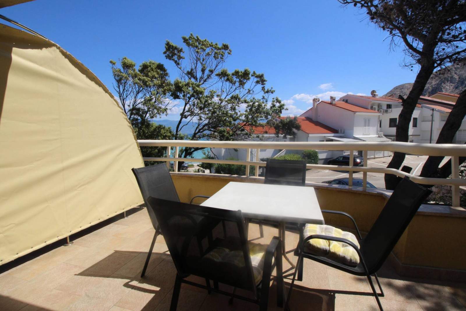 Appartamento Mrkus brdo - con balcone, vicino alla spiaggia