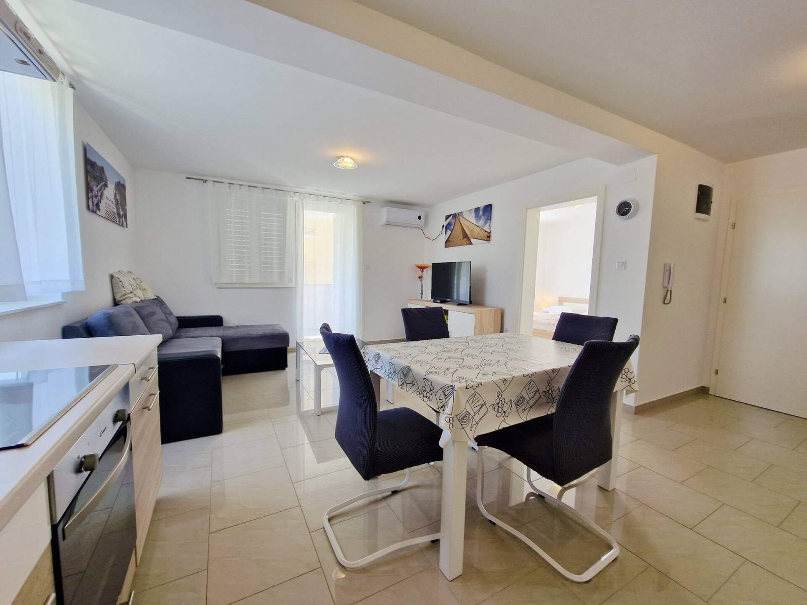 Apartment Slabek - with Balcony, 300 m from the Beach