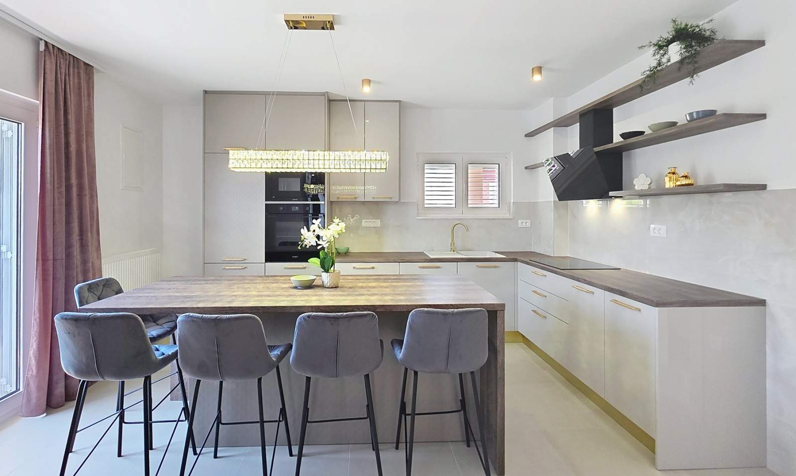 Modern apartment Gabrijela for 4 persons - with Balcony, 450 m from the Beach