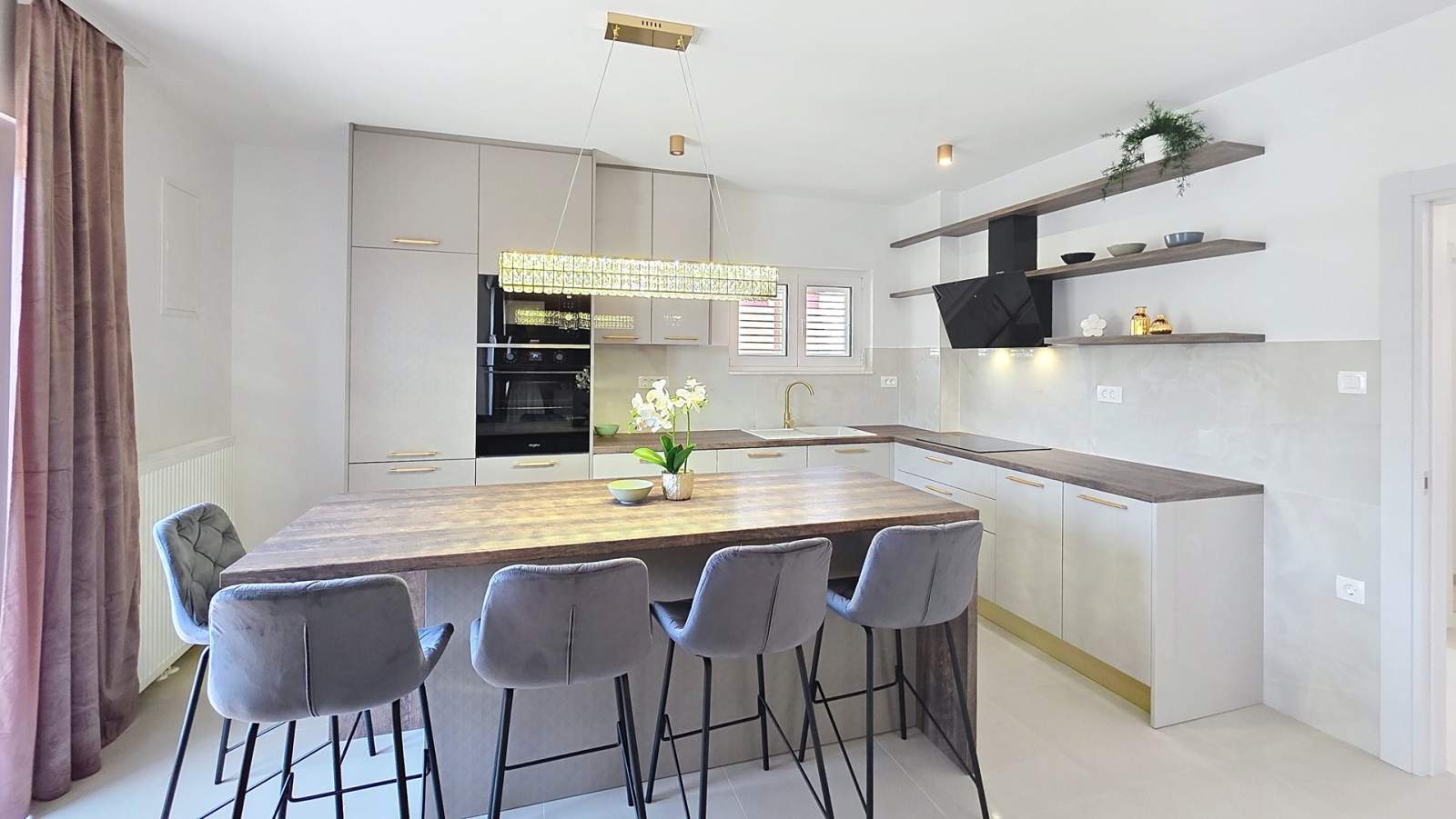 Modern apartment Gabrijela for 4 persons - with Balcony, 450 m from the Beach