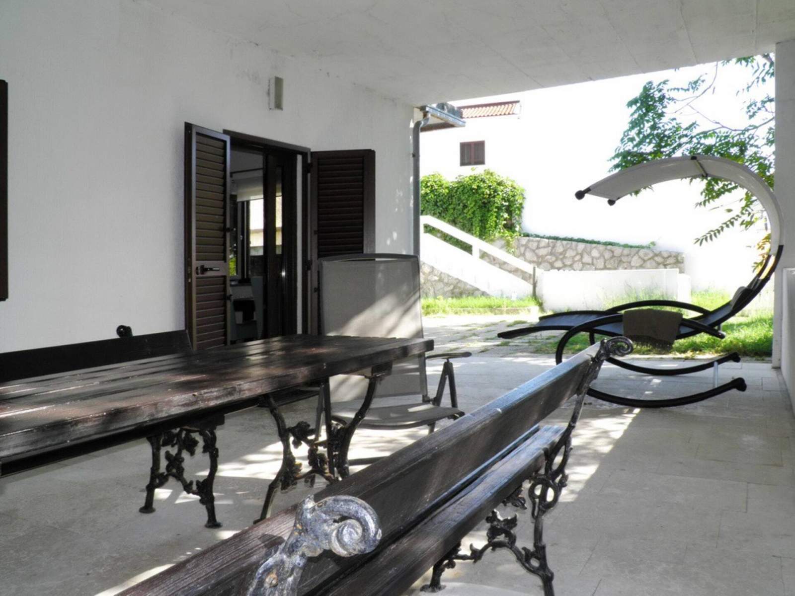 Appartamento Starčević-Filipović con cortile e barbecue, a 150 m dalla spiaggia