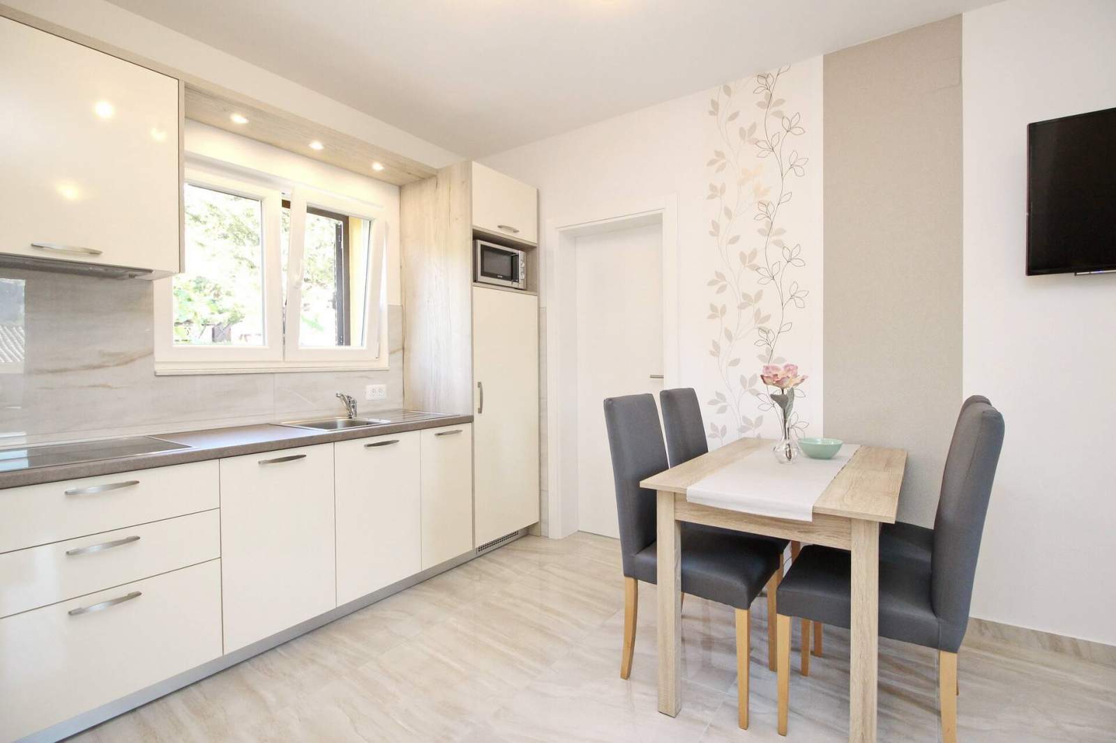 Incantevole Appartamento Sunshine n.4 – con balcone, a 300 m dalla spiaggia
