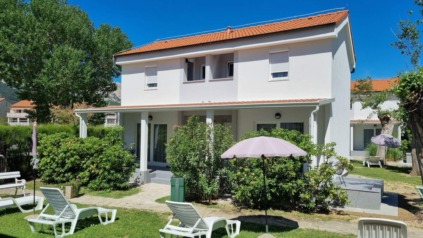 Apartmanski kompleks Villas Corinthia 7 - Vrhunska lokacija, 100m od plaže, okružen zelenilom