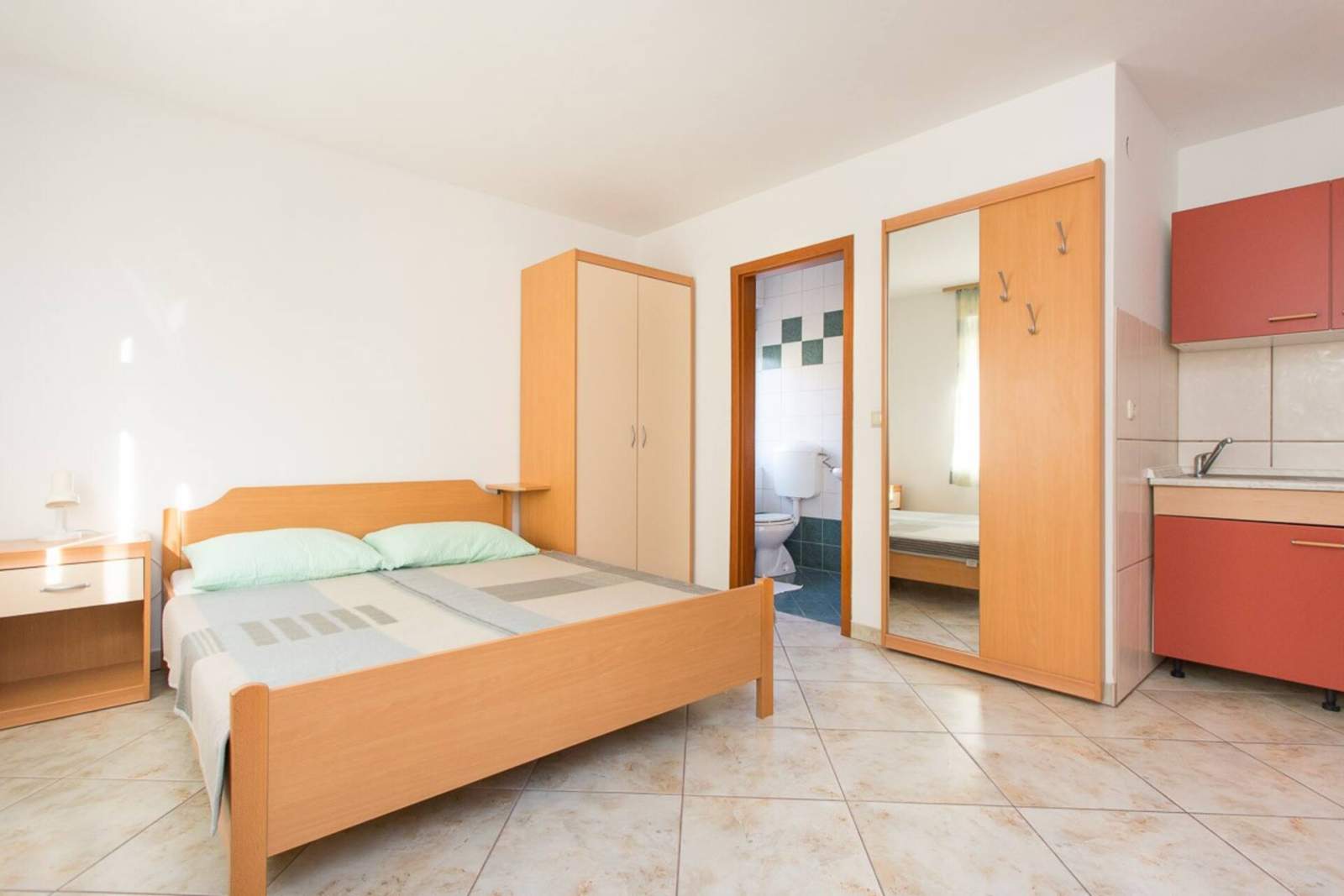 Studio Zic br. 1 - bez balkona, 350 m od plaže