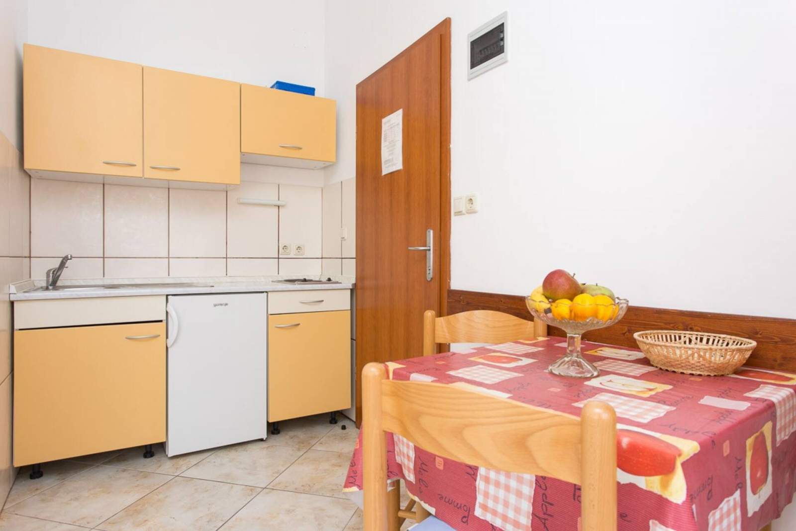 Studio Zic br. 2 - bez balkona, 350 m od plaže
