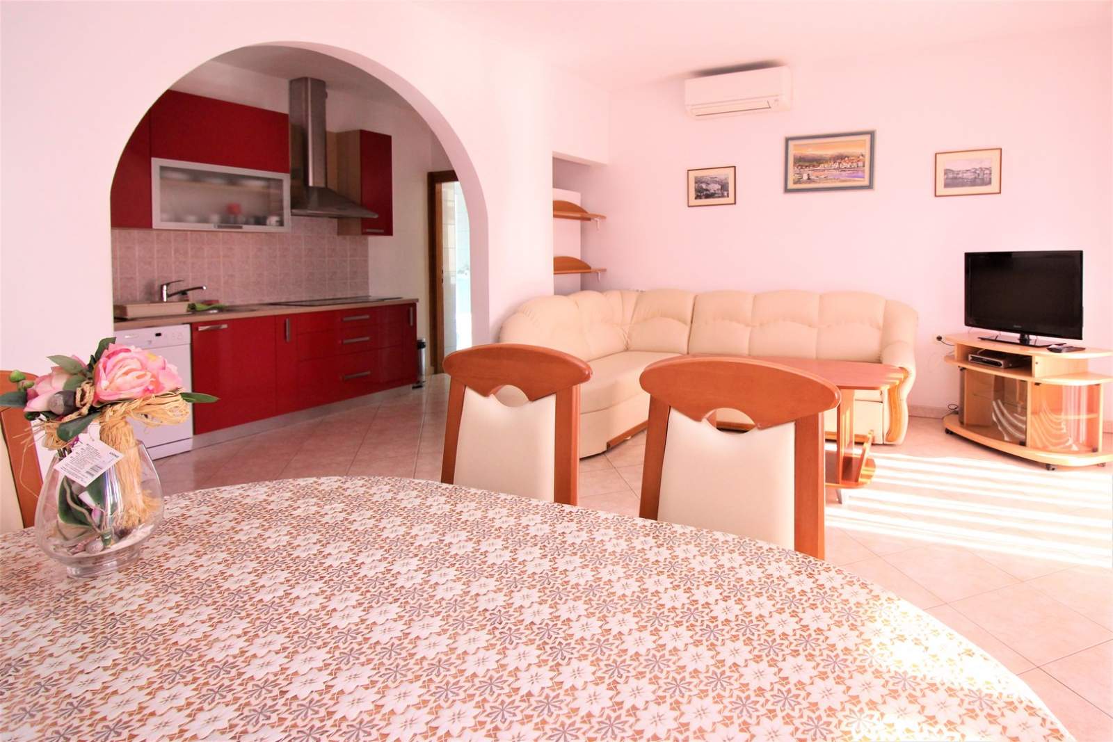 Apartman Lucijana br. 1 – s balkonom, 150 m od plaže