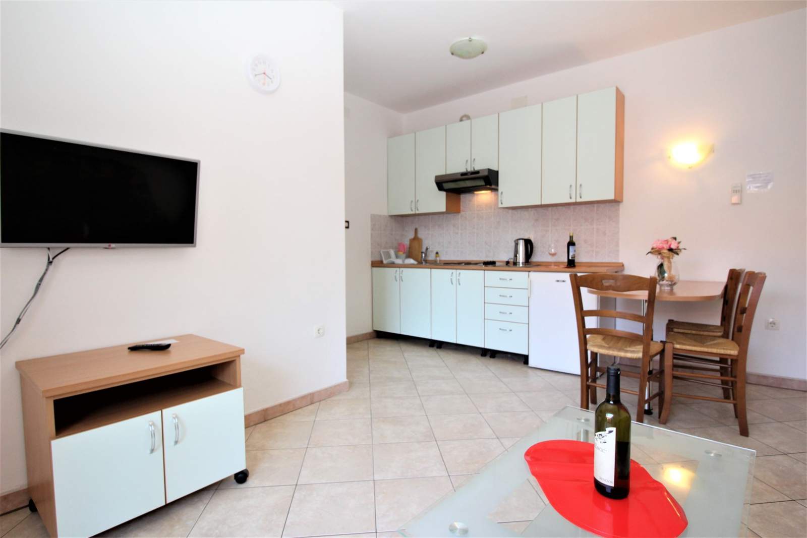 Apartman Lucijana br. 6 – s balkonom, 150 m od plaže