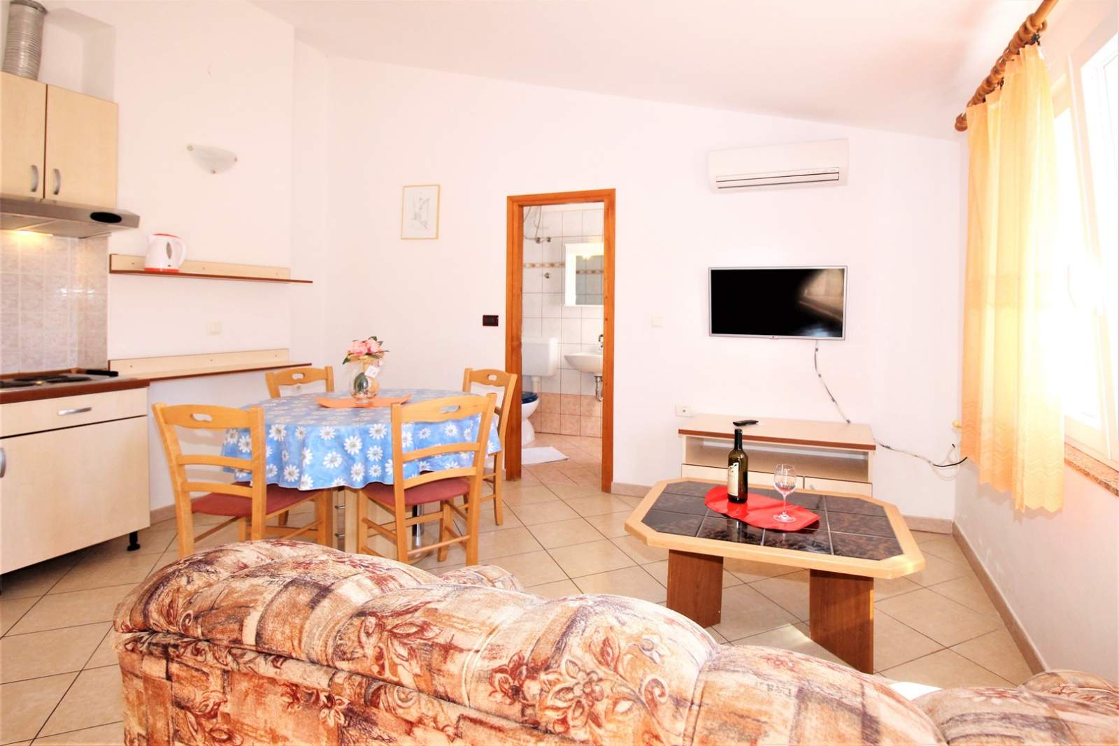 Apartman Lucijana br. 7 – s balkonom, 150 m od plaže