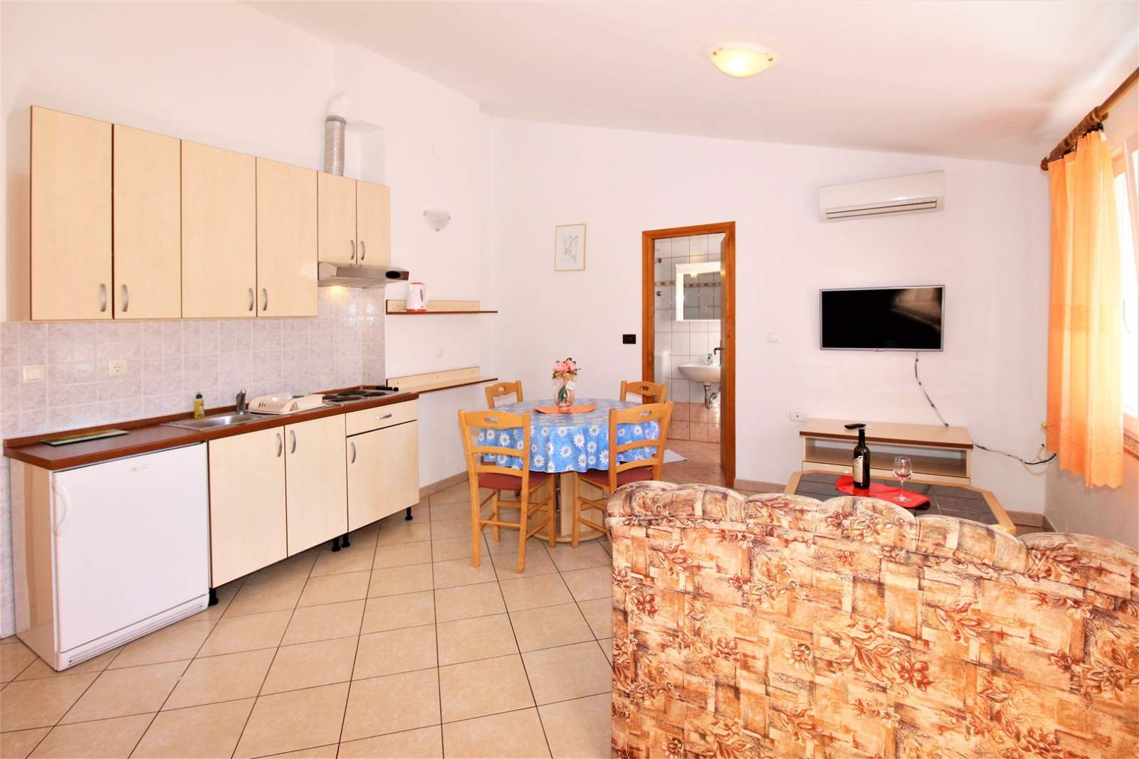 Apartman Lucijana br. 7 – s balkonom, 150 m od plaže