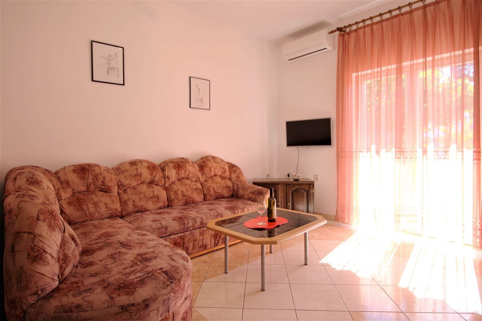 Apartman Lucijana br. 9 – s balkonom, 150 m od plaže