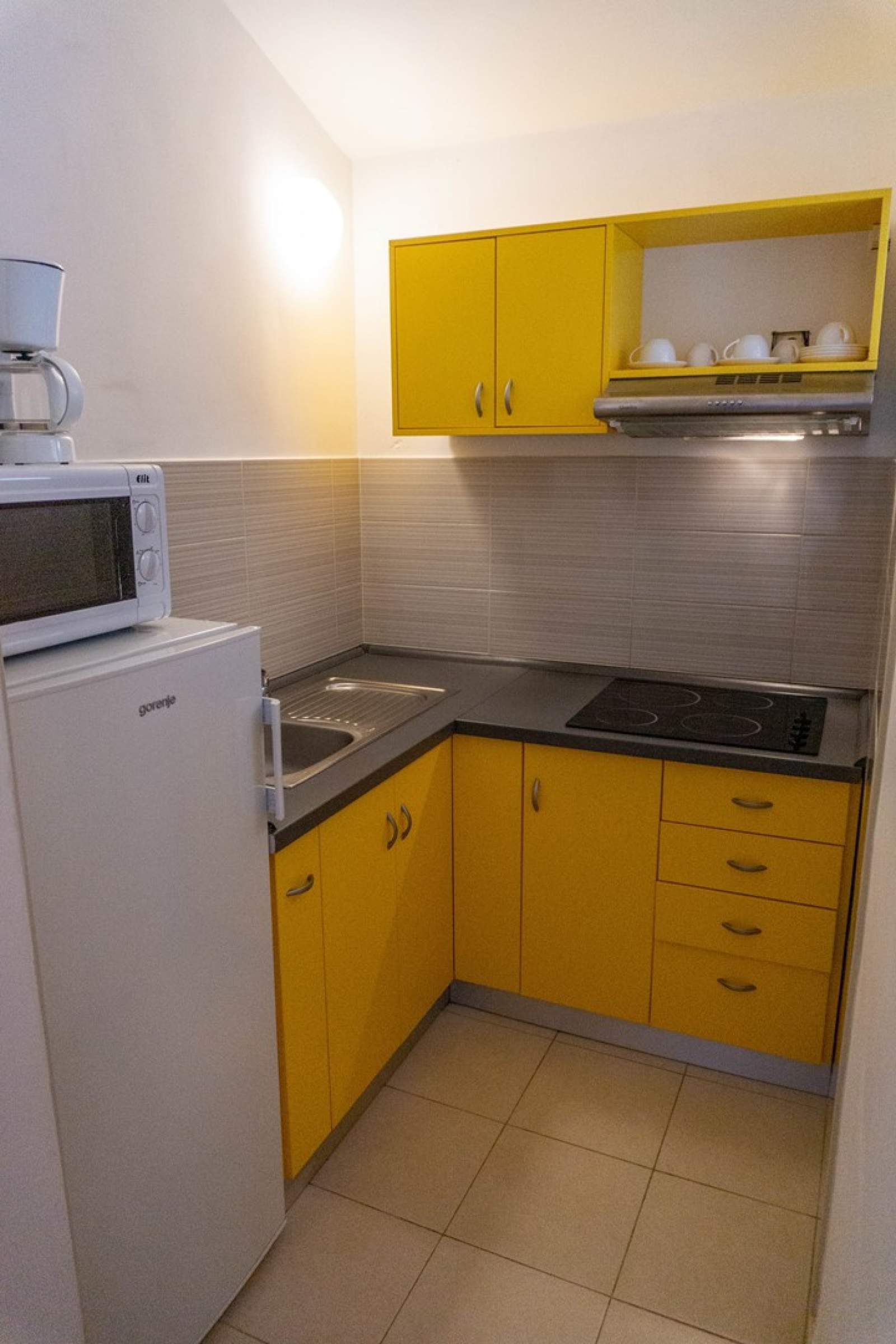 Appartamento Petrica n. 3 - con balcone, situato nel tranquillo villaggio di Jurandvor vicino a Bask