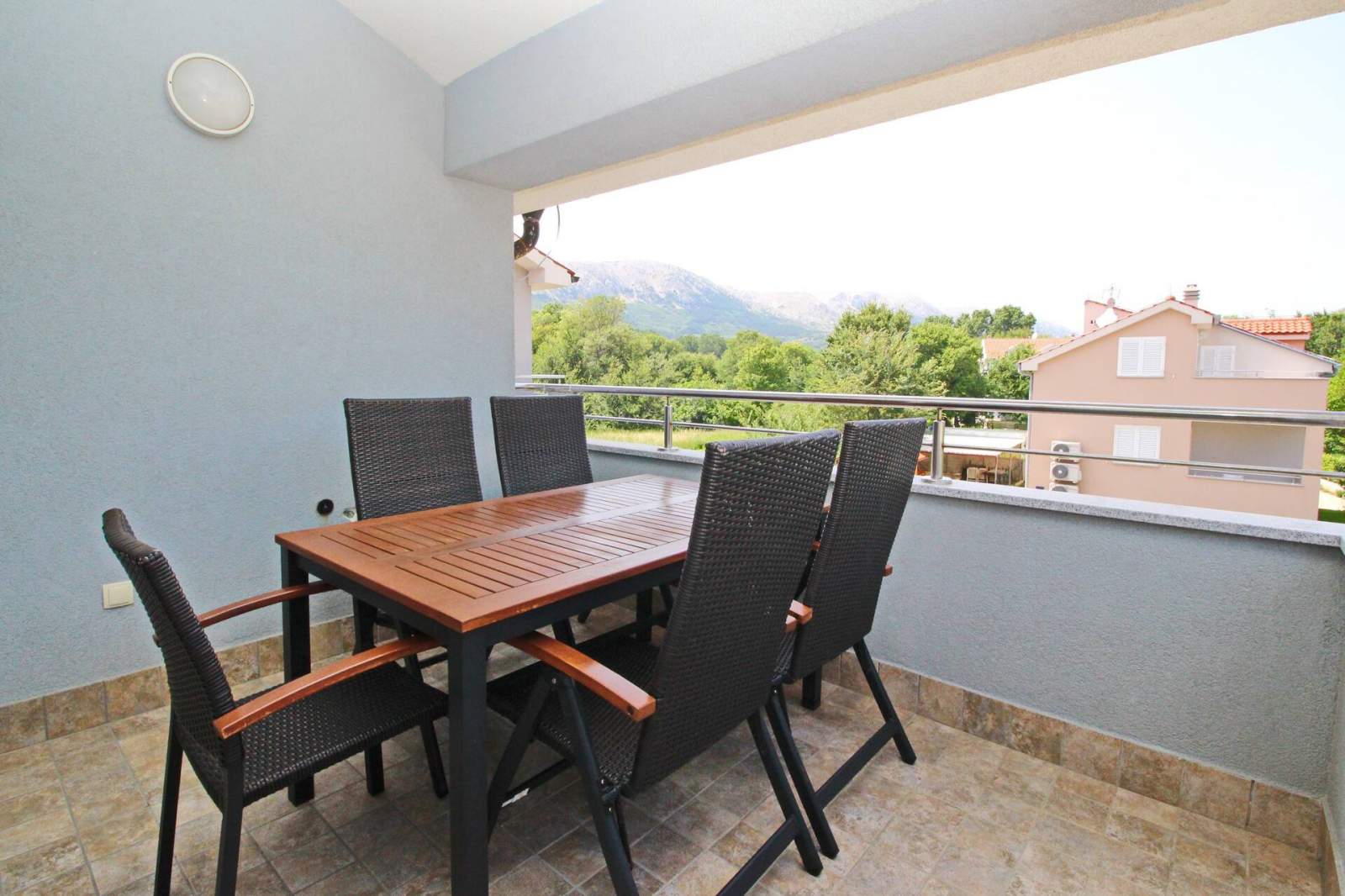 Appartamento Osmanovic A4 – con Balcone e Parcheggio