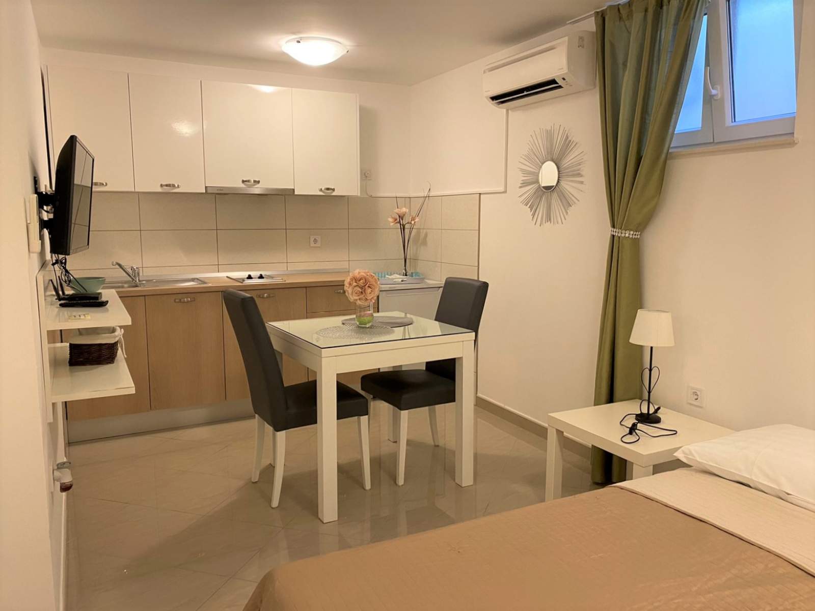 Monolocale Gorica 2 n. 13 – con piscina, livello interrato